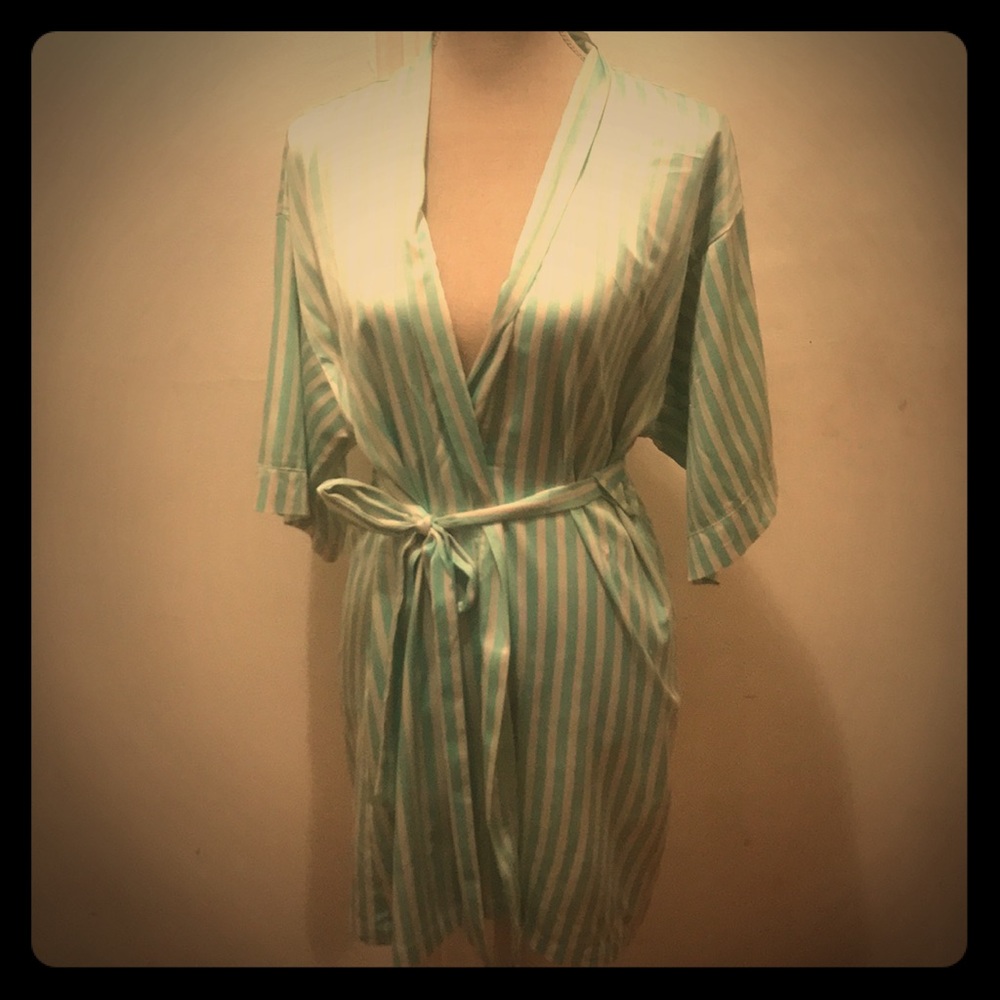 Forever 21 Robe - Picture 2 of 7